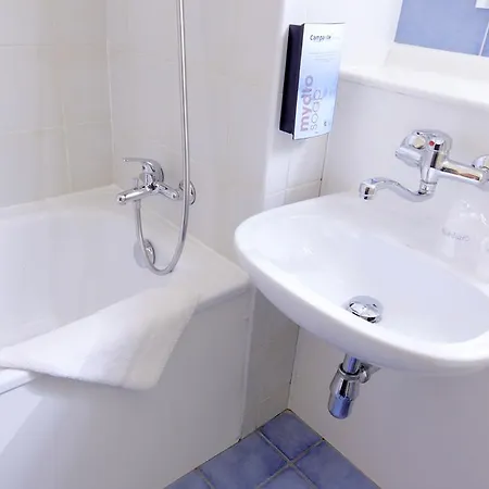 Campanile Grenoble Nord - Hotel 3*